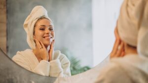 Bridal Glow Tips: चेहरे पर हर रोज चाहिए ब्राइडल ग्लो तो ये स्किन केयर रूटीन करें…