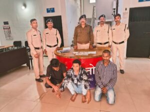 सूने मकान से नगद और जेवर चोरी करने वाले तीन चोरों को तोरवा…- भारत संपर्क