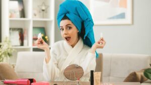 Makeup Removal Tips: तेल या फिर मेकअप रिमूवर, किससे मेकअप हटाना है बेहतर? |…