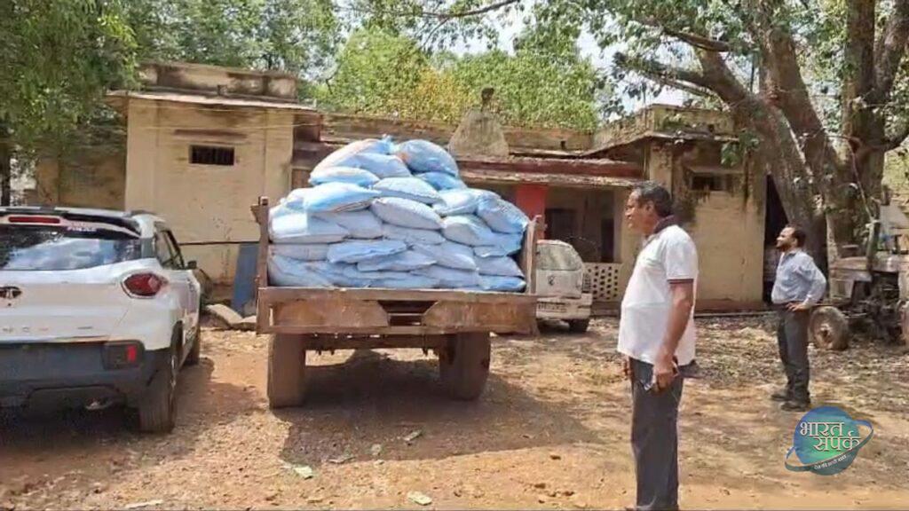MP में पूर्व मंत्री केपी सिंह के वेयरहाउस में चोरी, ट्रैक्टर ट्रॉली में खाद… – भारत संपर्क