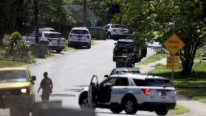 उत्तरी कैरोलिना में वारंट तामील कराने गए 3 अधिकारियों की हत्या, गोलीबारी में 5 घायल |… – भारत संपर्क