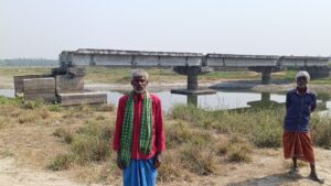 बिहार: 5 साल से तैयार है पुल, फिर भी 15 किलोमीटर घूमकर जा रहे लोग… आखिर…