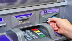 ATM से कैश निकालने वालों को फ्री में मिलता है 10 लाख…- भारत संपर्क