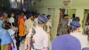 Bihar: पूर्व पार्षद के ठिकानों पर 3 दिन IT की रेड, कैश सोना और हथियारों का…