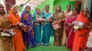 आनंद सागर सेवा प्रवाह के सदस्यों ने मदनपुर गांव के आंगनवाड़ी…- भारत संपर्क