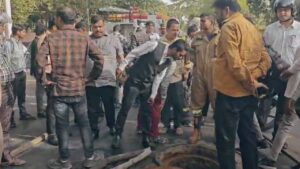 Lucknow: सीवर लाइन की सफाई करने उतरे, 2 घंटे फंसे रहे… दम घुटने से पिता ब… – भारत संपर्क