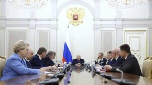 पुतिन के शपथ लेते ही रूस की सरकार का इस्तीफा, नई टीम में कौन होगा? | Russian… – भारत संपर्क