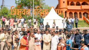 CM मोहन यादव ने क्षिप्रा नदी में किया स्नान, कहा राजनीति के लिए कुछ लोग मां… – भारत संपर्क