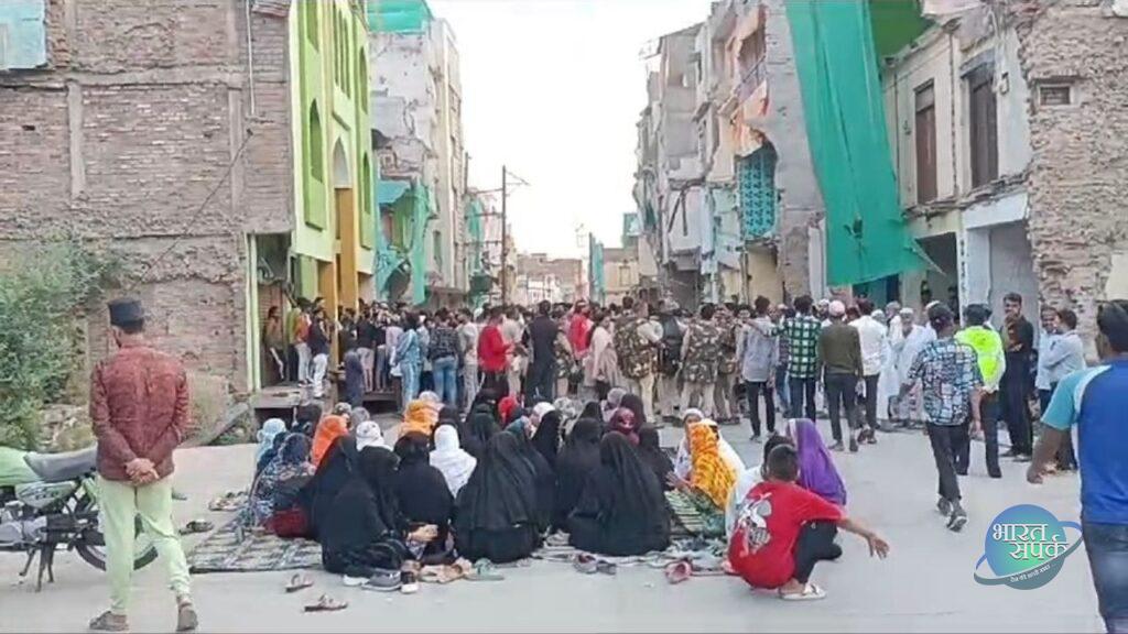 Ujjain: चौड़ीकरण की जद में आए 18 धार्मिक स्थल, बुलडोजर लेकर हटाने पहुंची पु… – भारत संपर्क