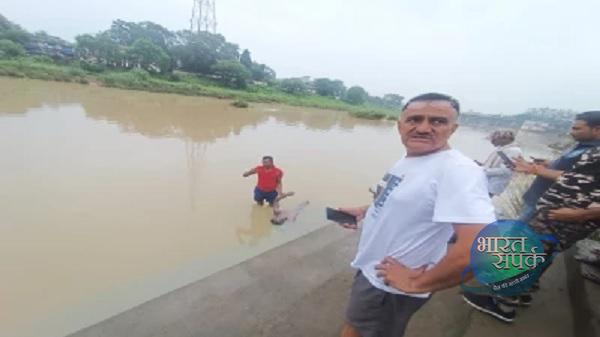 दोस्तों के संग पचधारी नहाने गया किशोर डूबा, 48 घंटे बाद मिली लाश – भारत संपर्क न्यूज़ … दोस्तों के संग पचधारी नहाने गया किशोर डूबा, 48 घंटे बाद मिली लाश – भारत संपर्क न्यूज़ …