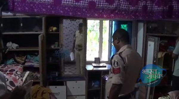 Sarangarh News: शिक्षक के घर दिनदहाड़े चोरी, 5 लाख के जेवरात और दस्तावेज गायब – भारत संपर्क न्यूज़ … Sarangarh News: शिक्षक के घर दिनदहाड़े चोरी, 5 लाख के जेवरात और दस्तावेज गायब – भारत संपर्क न्यूज़ …