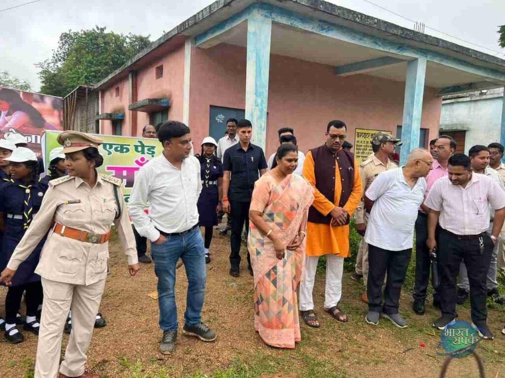 *प्रधानमंत्री नरेंद्र मोदी के जन्मदिन पर कांसाबेल के शासकीय कन्या स्कूल में…- भारत संपर्क