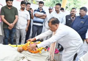 मुख्यमंत्री विष्णु देव साय ने पूर्व राज्यसभा सांसद स्वर्गीय श्री गोपाल व्यास के अंतिम दर्शन में… – भारत संपर्क न्यूज़ …