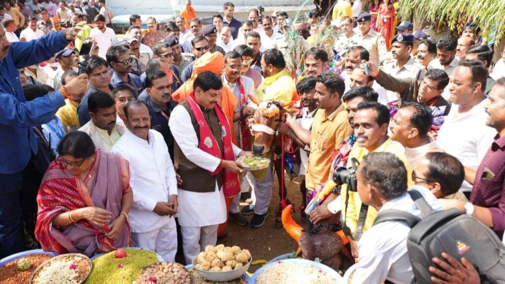 गोवर्धन पूजा पर तिलकेश्वर गौ-सेवा सदन पहुंचे CM मोहन यादव, गौ-माता की सेवा … – भारत संपर्क