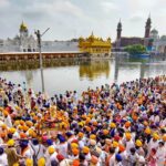 गुरु नानक देव जी के प्रकाश पर्व पर अपनों को भेजें ये शुभकामनाएं संदेश