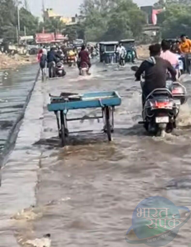 ठेकेदार की गलती से टूटा मिशन अमृत का पाइपलाइन, सोमवार को…- भारत संपर्क