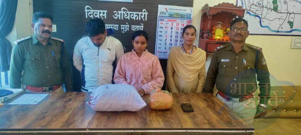 गांजा बेचती पकड़ाई महिला- भारत संपर्क गांजा बेचती पकड़ाई महिला- भारत संपर्क