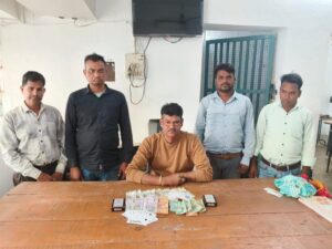 जुआ खेलते चार पकड़ाये — भारत संपर्क