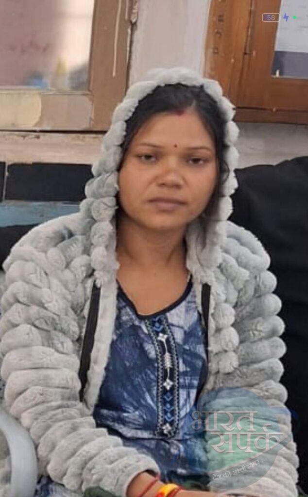 अवैध शराब बेचती महिला पकड़ाई — भारत संपर्क अवैध शराब बेचती महिला पकड़ाई — भारत संपर्क