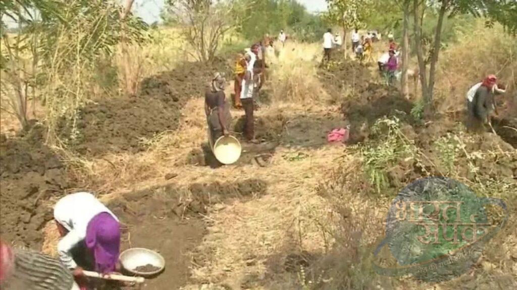 गजब प्रधान जी! मुस्लिम युवकों के जॉब कार्ड में जोड़ा हिंदू युवकों का नाम, फ… – भारत संपर्क