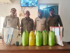 पकड़ाया सैकड़ो लीटर चुनावी शराब, आरोपियों में महिला भी शामिल- भारत संपर्क