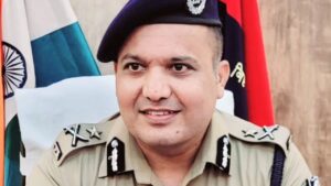 जिसके नाम से बिहार में थर्राते थे अपराधी, जानें कौन हैं पूर्व IPS शिवदीप लांडे