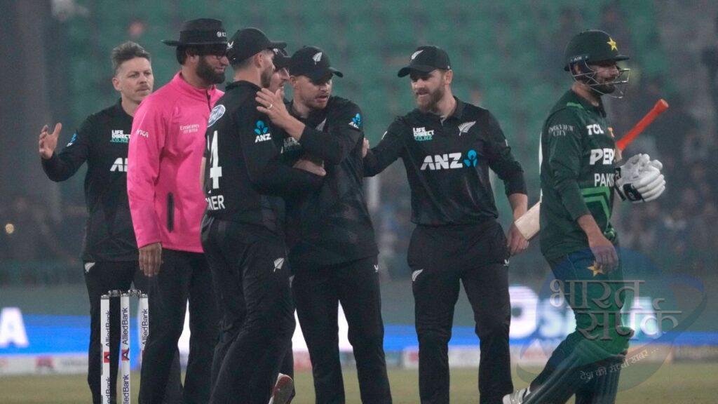 PAK vs NZ: पाकिस्तान को अपने ही घर पर मिली करारी हार, न्यूजीलैंड ने ट्राई स… – भारत संपर्क PAK vs NZ: पाकिस्तान को अपने ही घर पर मिली करारी हार, न्यूजीलैंड ने ट्राई स… – भारत संपर्क