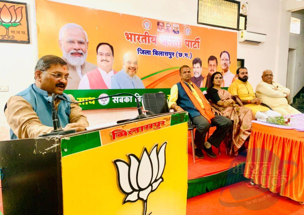 सभापति को लेकर पर्यवेक्षक सासंद संतोष पाण्डे ने ली पार्षदों…- भारत संपर्क सभापति को लेकर पर्यवेक्षक सासंद संतोष पाण्डे ने ली पार्षदों…- भारत संपर्क