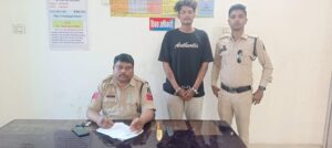 भारत माता स्कूल के पास चाकू लहराने वाला बदमाश गिरफ्तार — भारत संपर्क