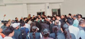 तहसील कार्यालय शिफ्टिंग के विरोध में वकीलों का हंगामा,…- भारत संपर्क