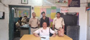 चाकू लेकर हंगामा मचा रहे एक तरह के दो बदमाश पकड़े गए — भारत संपर्क