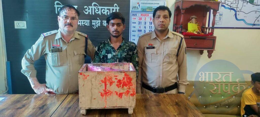 मंदिर से दानपेटी चुराने वाला चोर पकड़ाया — भारत संपर्क मंदिर से दानपेटी चुराने वाला चोर पकड़ाया — भारत संपर्क