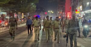 होली के मद्देनजर पुलिस-प्रशासन ने निकाला फ्लैग मार्च,…- भारत संपर्क
