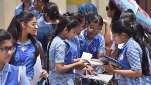 यूपी बोर्ड की परीक्षा समाप्त, 3.5 लाख छात्रों ने छोड़ा Exam, फर्जी कक्ष निरीक्षक…