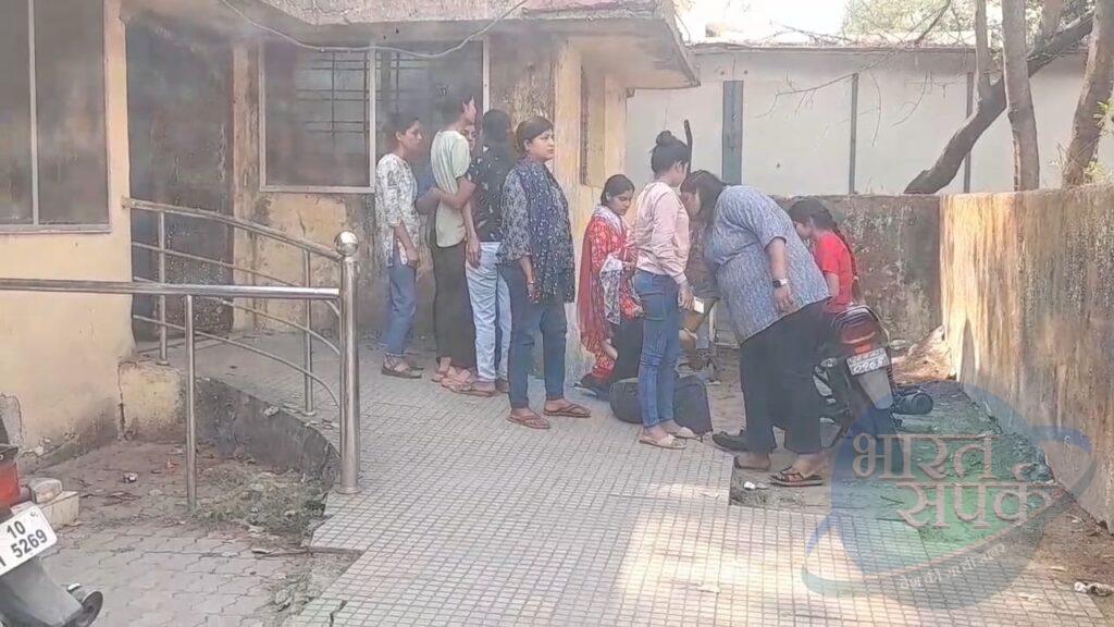 इलाज के दौरान नर्सिंग स्टूडेंट की गई जान, यूनिटी अस्पताल पर…- भारत संपर्क इलाज के दौरान नर्सिंग स्टूडेंट की गई जान, यूनिटी अस्पताल पर…- भारत संपर्क