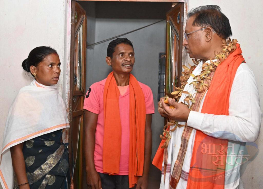 पहाड़ी कोरवा के पीएम जनमन आवास में पहुंचे मुख्यमंत्री – भारत संपर्क न्यूज़ … पहाड़ी कोरवा के पीएम जनमन आवास में पहुंचे मुख्यमंत्री – भारत संपर्क न्यूज़ …