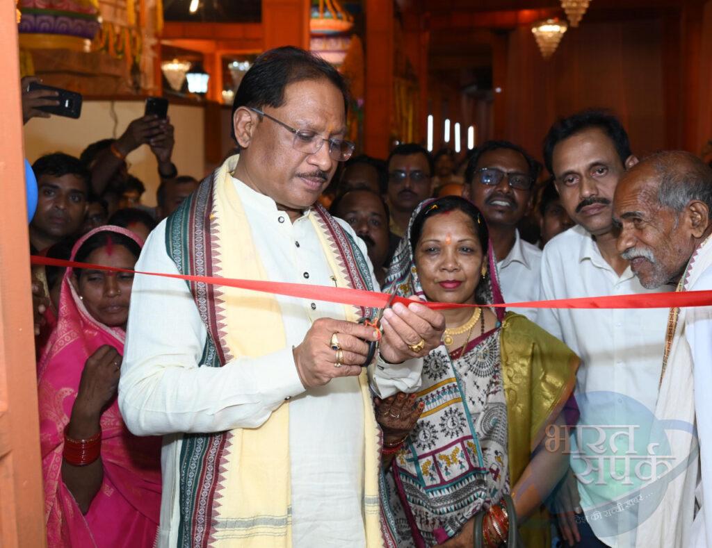 मुख्यमंत्री ने दोकड़ा में पीएम आवास योजना के हितग्राही संतु चक्रेस को चाबी देकर गृह प्रवेश कराया – भारत संपर्क न्यूज़ …