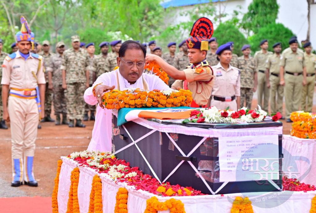मुख्यमंत्री ने नक्सल मुठभेड़ में शहीद जवान मेहुल भाई को दी श्रद्धांजलि – भारत संपर्क न्यूज़ …