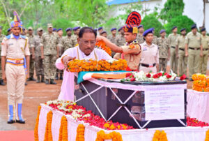 मुख्यमंत्री ने नक्सल मुठभेड़ में शहीद जवान मेहुल भाई को दी श्रद्धांजलि – भारत संपर्क न्यूज़ …