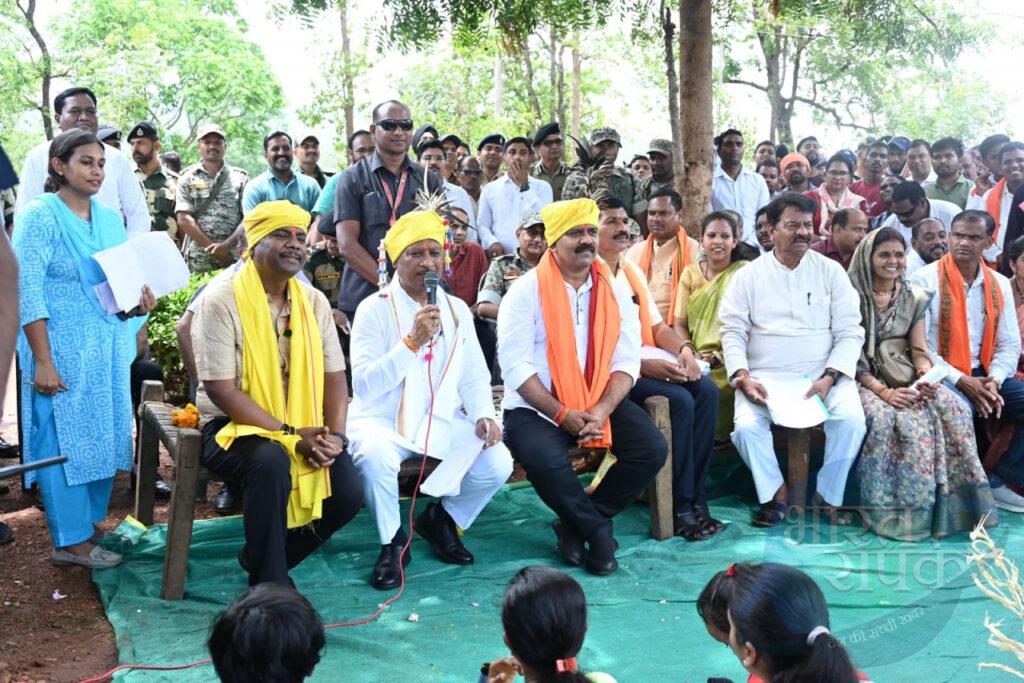 मुख्यमंत्री विष्णु देव साय ने बासिंग में लगाई चौपाल – भारत संपर्क न्यूज़ … मुख्यमंत्री विष्णु देव साय ने बासिंग में लगाई चौपाल – भारत संपर्क न्यूज़ …