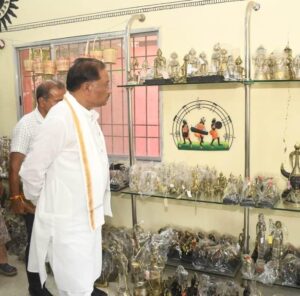 मुख्यमंत्री साय का शिल्प नगरी कोंडागांव के शबरी एंपोरियम पहुंचे – भारत संपर्क न्यूज़ …