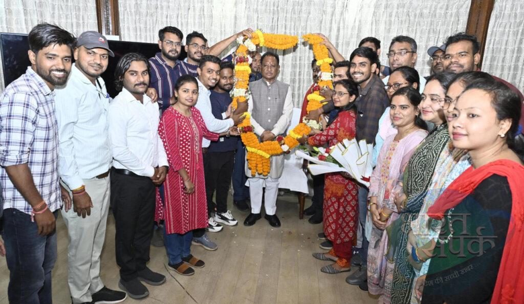 हर युवा के चेहरे की चिंता हमने पढ़ी, हर परिवार की पीड़ा हमने समझी और उसका समाधान करने का किया… – भारत संपर्क न्यूज़ …