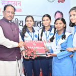 मुख्यमंत्री ने आकांक्षा विद्यालय में नीट जेईई कोचिंग के विद्यार्थियों से किया संवाद – भारत संपर्क न्यूज़ …
