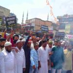 *मुस्लिमों ने फूंका पाकिस्तान और आतंकवाद का पुतला, पाकिस्तान मुर्दाबाद के…- भारत संपर्क