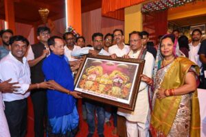 *भगवान जगन्नाथ मंदिर के प्राण प्रतिष्ठा कार्यक्रम में शामिल होने पहुंचे…- भारत संपर्क