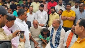 पुलिस की दबंगई! घर में घुसे बेटी-पत्नी के सामने अधेड़ से मारपीट, फिर ले गए … – भारत संपर्क