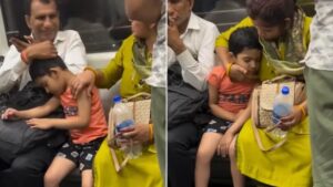 मेट्रो में सफर के दौरान अंकल ने दिखाई इंसानियत, इस एक कदम से जीता सबका दिल