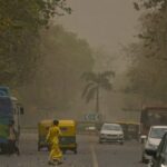 उत्तर भारत में जारी रहेगा आंधी-बारिश का दौर, दिल्ली में बढ़ा प्रदूषण……