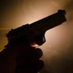 नाच रहे थे बराती, जश्न के बीच डॉक्टर ने की फायरिंग… बेटे को ही जा लगी…