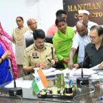 कलेक्टर ने जनदर्शन में सुनी लोगों की समस्याएं- भारत संपर्क